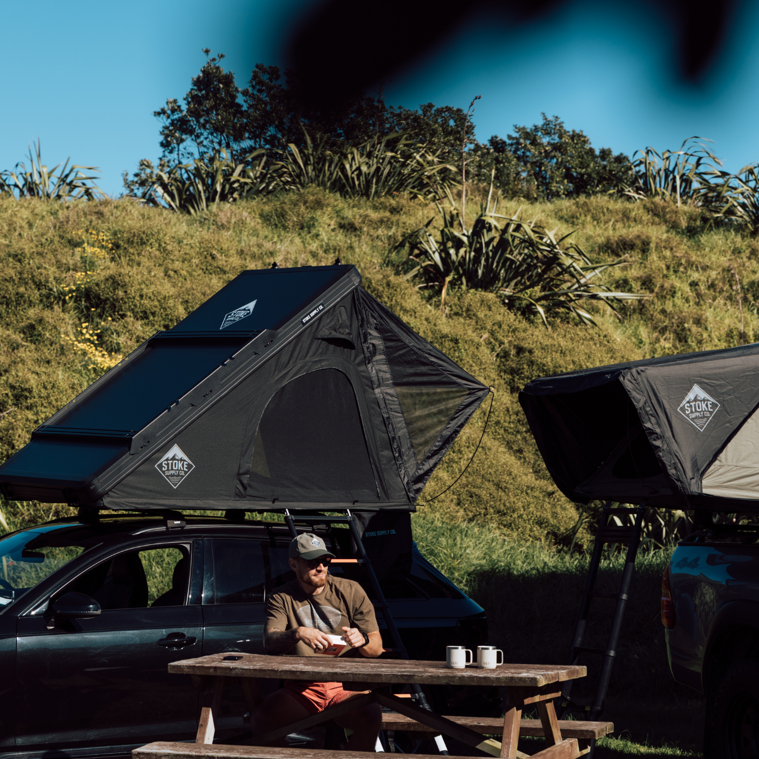 STEALTH hard-shell rooftop tent with fast gas-strut setup
